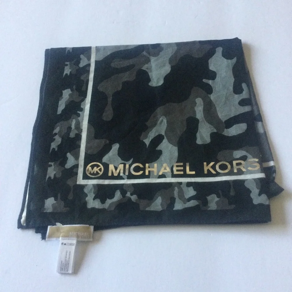 MICHAEL KORS COTTON SCARF/BANDANA BLACK AND GRAY CAMO PRINT WITH LOGO NWOT